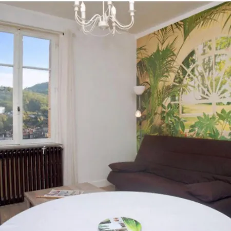 Joli Avec Vue, Ideal Pour Votre Cure アパート *